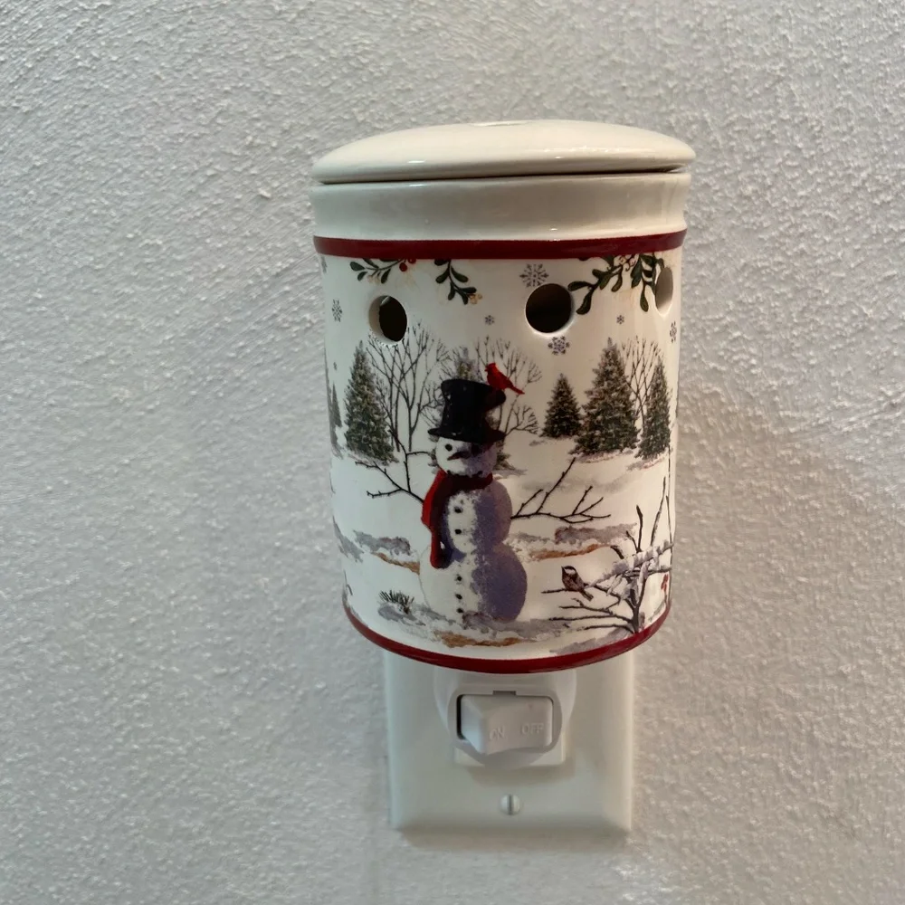 Better Homes & Gardens Wax Warmer Holiday Winter Forest Snowman Swivel Wall Plug